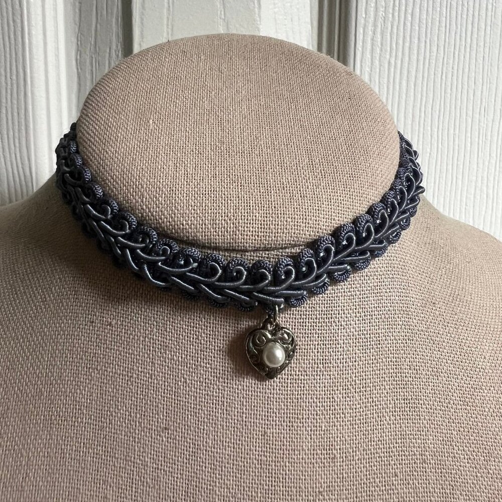 Vintage 90s Style Blue Gray Trim Silver Tone Heart Charm Dangle Choker Necklace